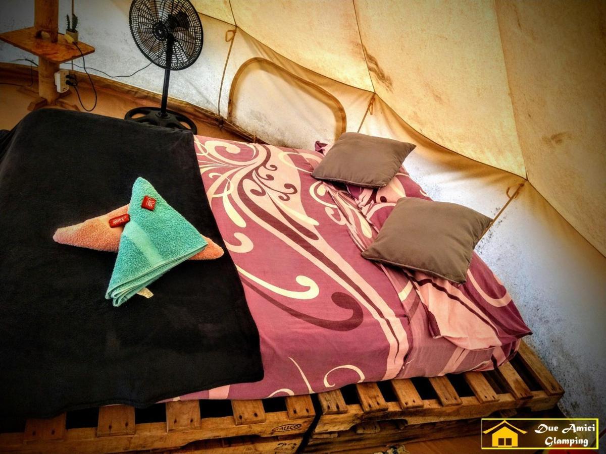 Glamping Due Amici Hotel Palomino Buitenkant foto